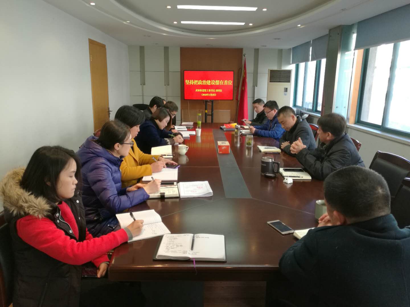 武林街道黨工委書記唐國(guó)宏為黨員上黨課.jpg