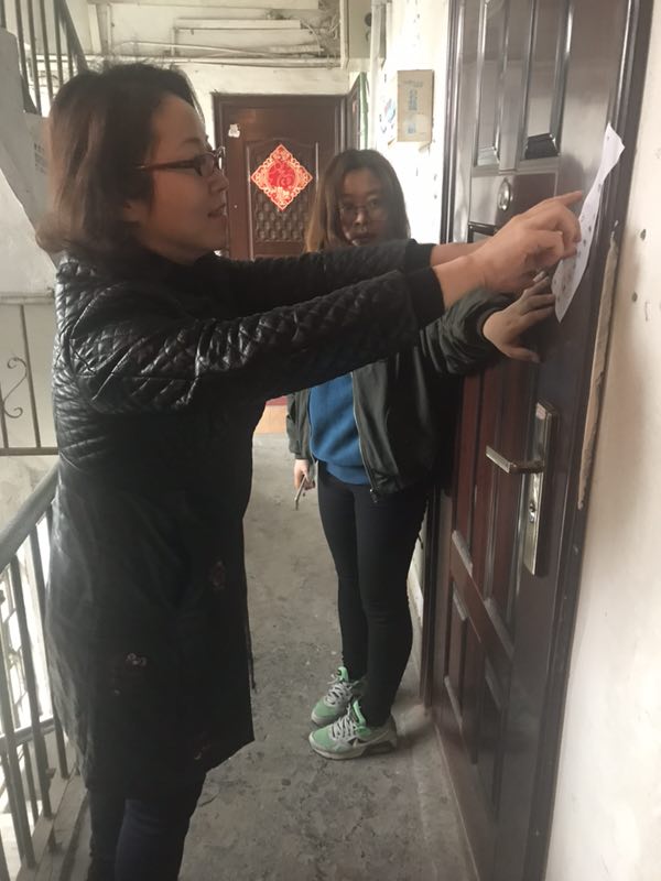 城中房管站黨支部開展直管公房巡查活動.jpg