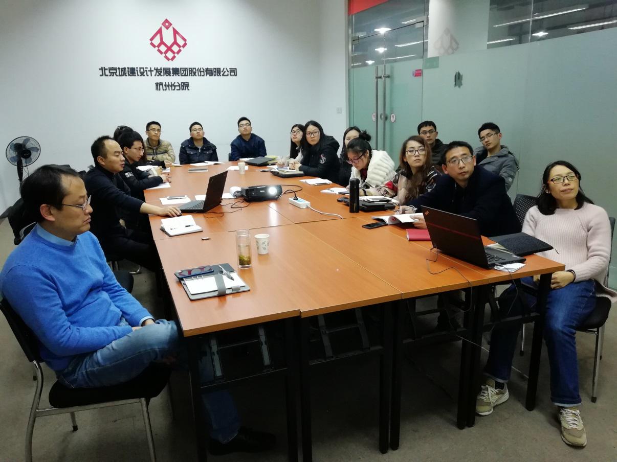 學(xué)習(xí)新黨章、重溫入黨誓詞.jpg