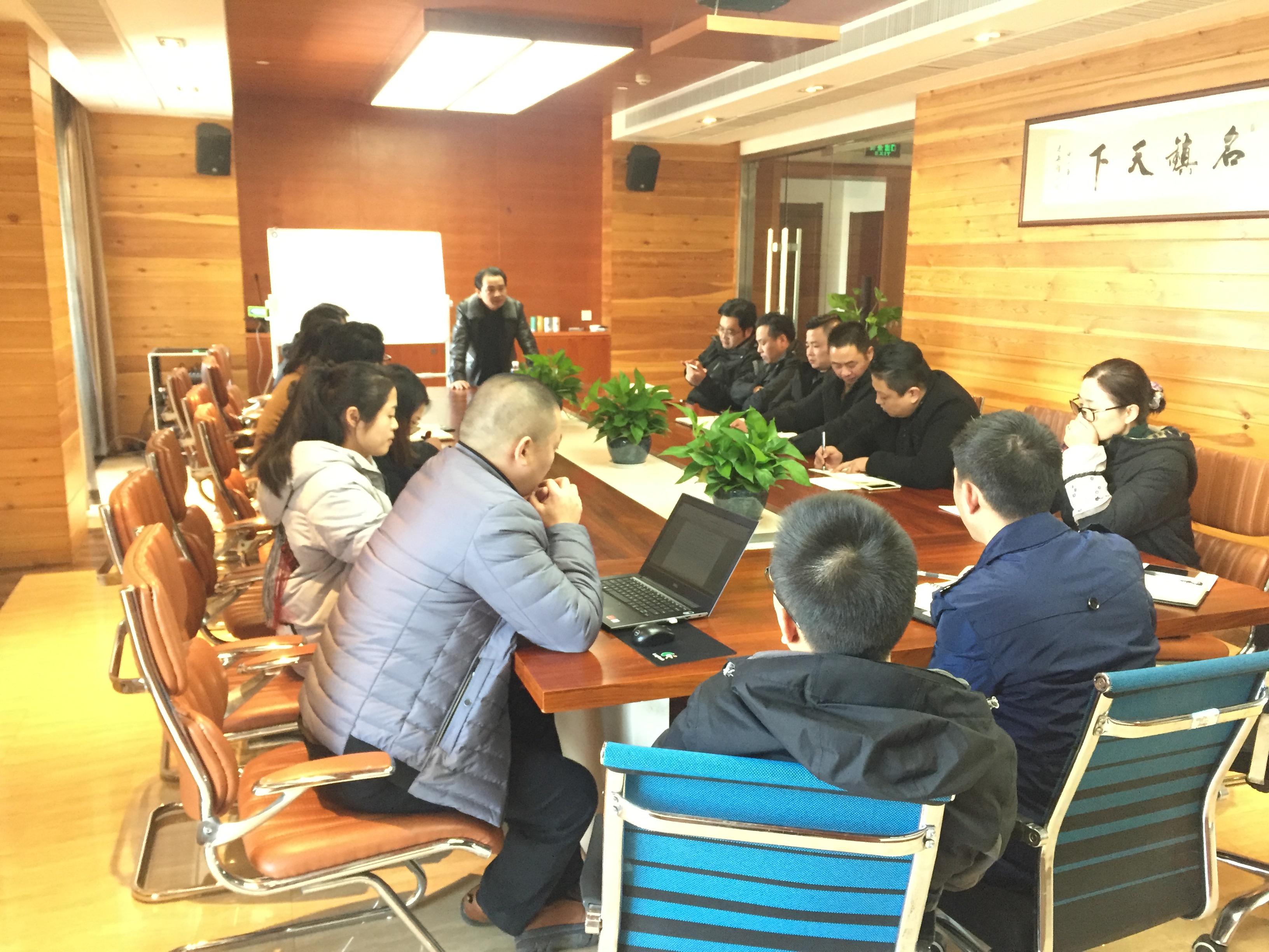 十九大會議精神傳達學習并積極分子述職會.JPG
