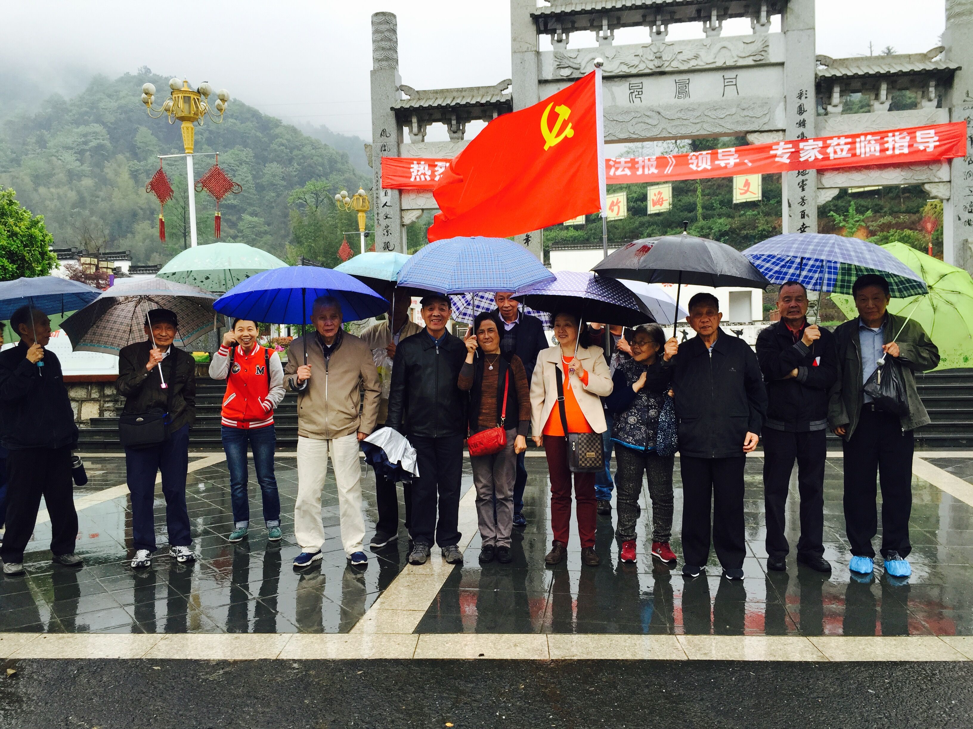組織黨員參觀新四軍紀念館.jpg