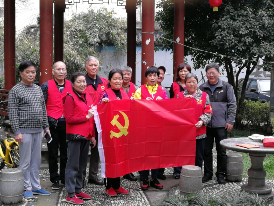 潮一支部志愿者勞動日合影2.jpg