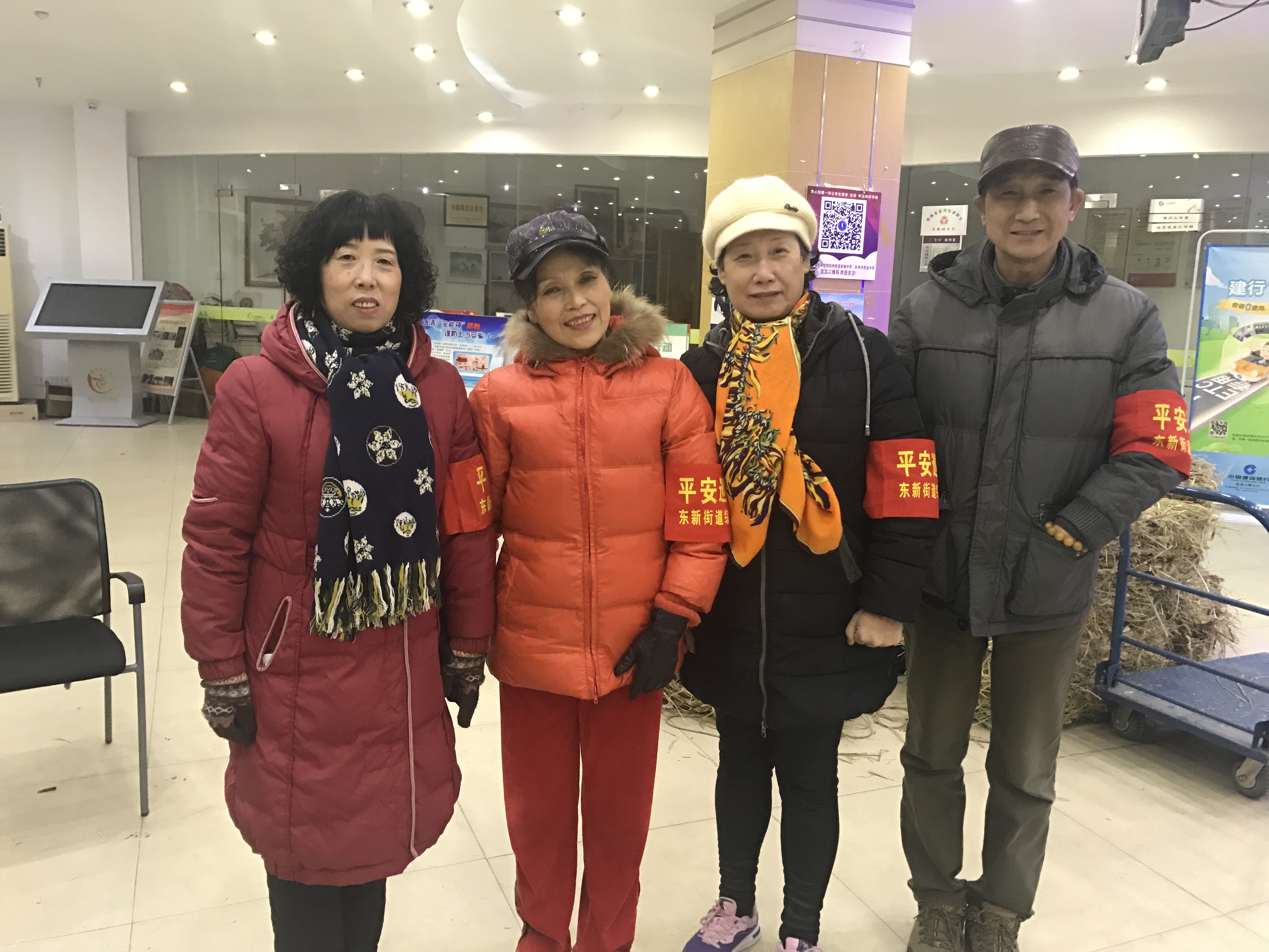 社區(qū)黨員參與平安巡防.jpg 社區(qū)黨員參與平安巡防.jpg