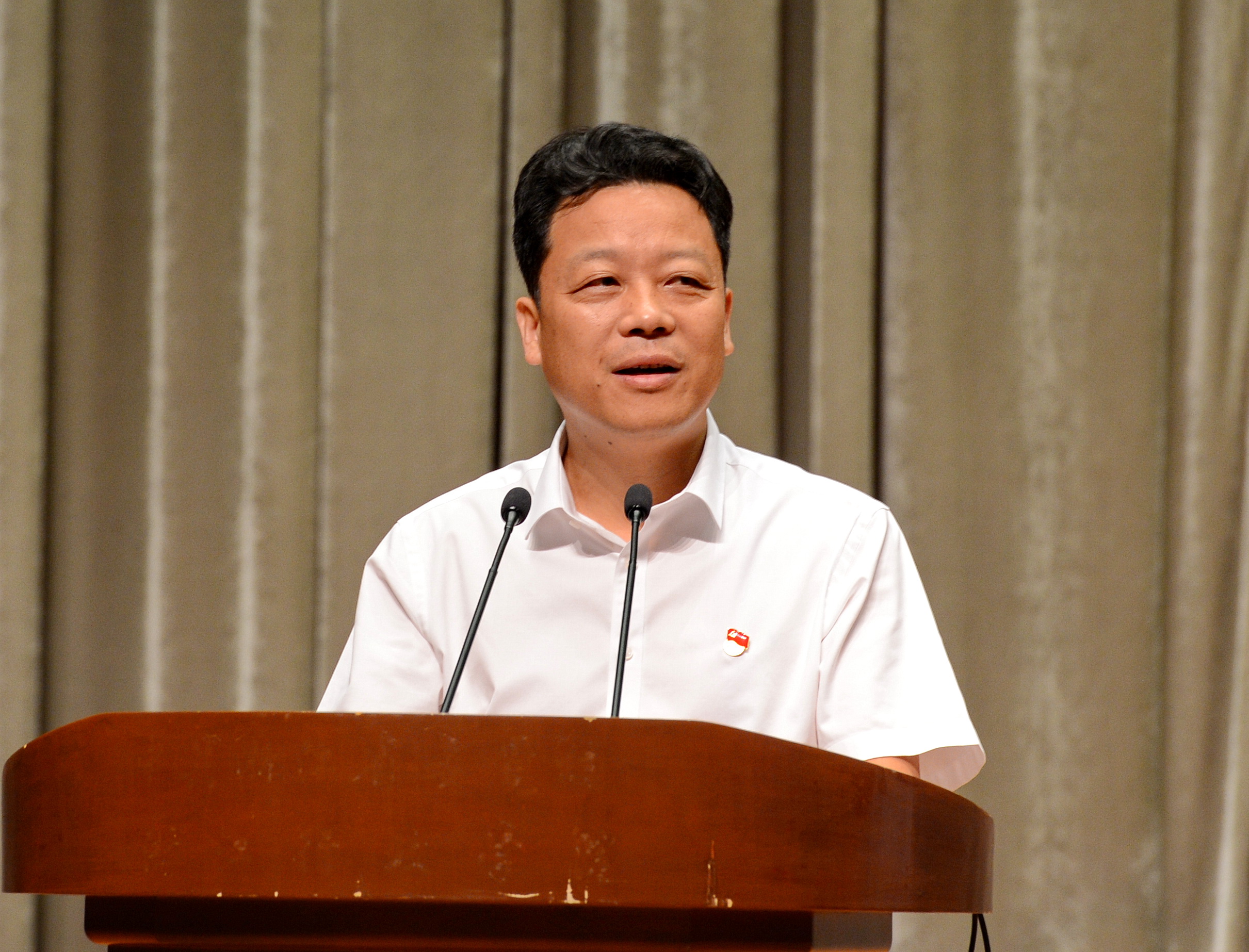 桐鄉(xiāng)市濮院鎮(zhèn)新聯(lián)村黨委書記朱永良.JPG