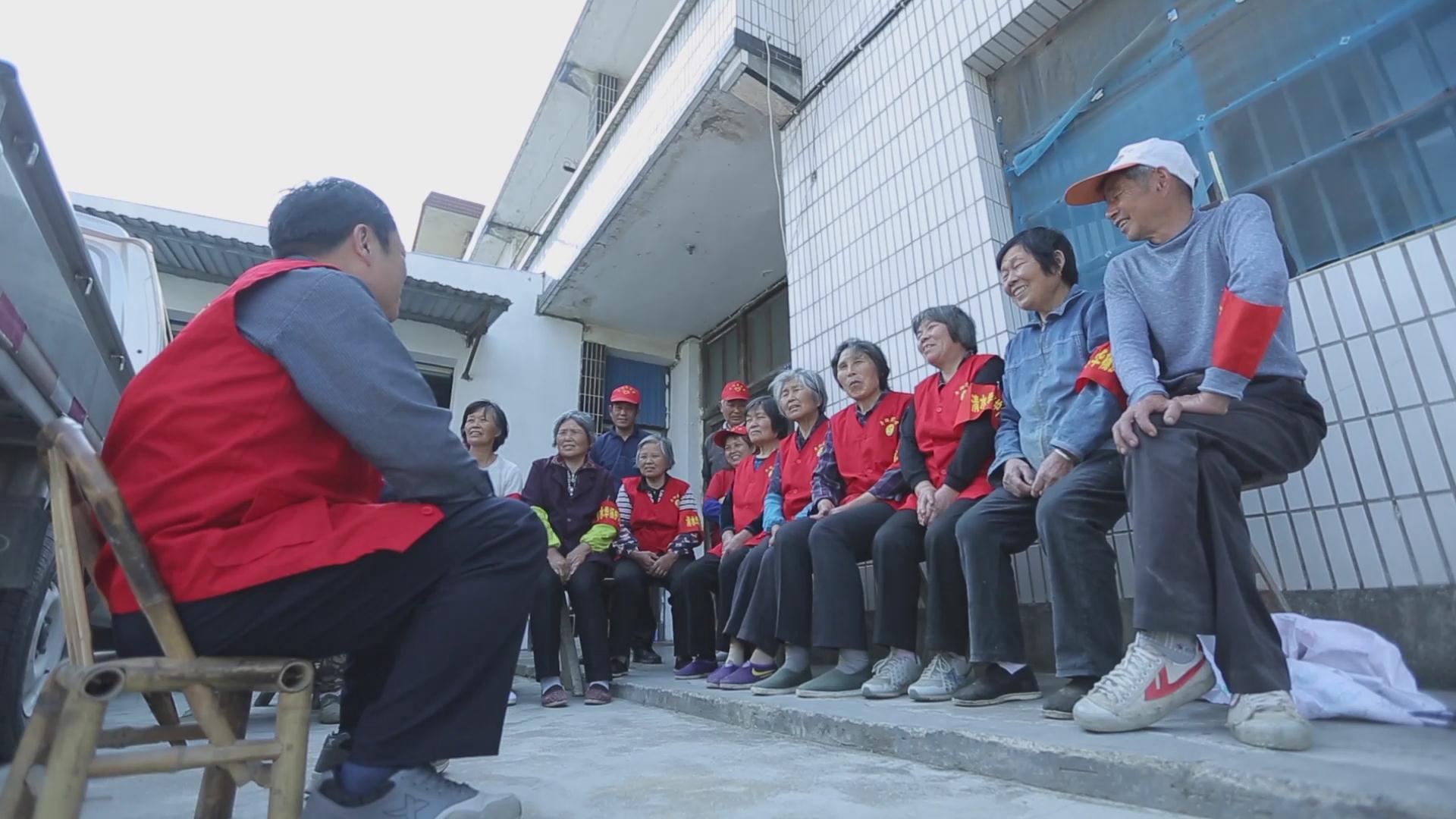 08中華村村企業(yè)聯(lián)合支部組建清水華揚(yáng)護(hù)河團(tuán)，助力村“五水共治”工作.jpg