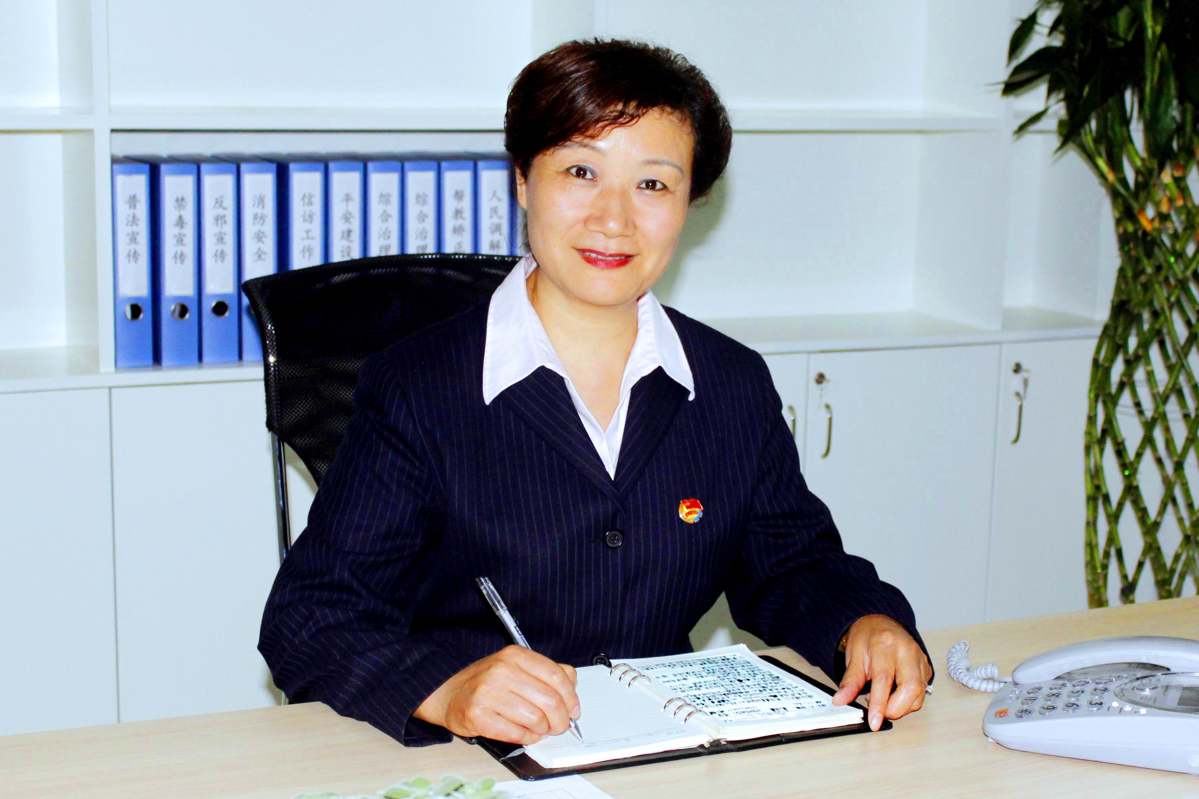 杭州下城區(qū)天水街道燈芯巷社區(qū)黨委書(shū)記 朱雅仙.jpg