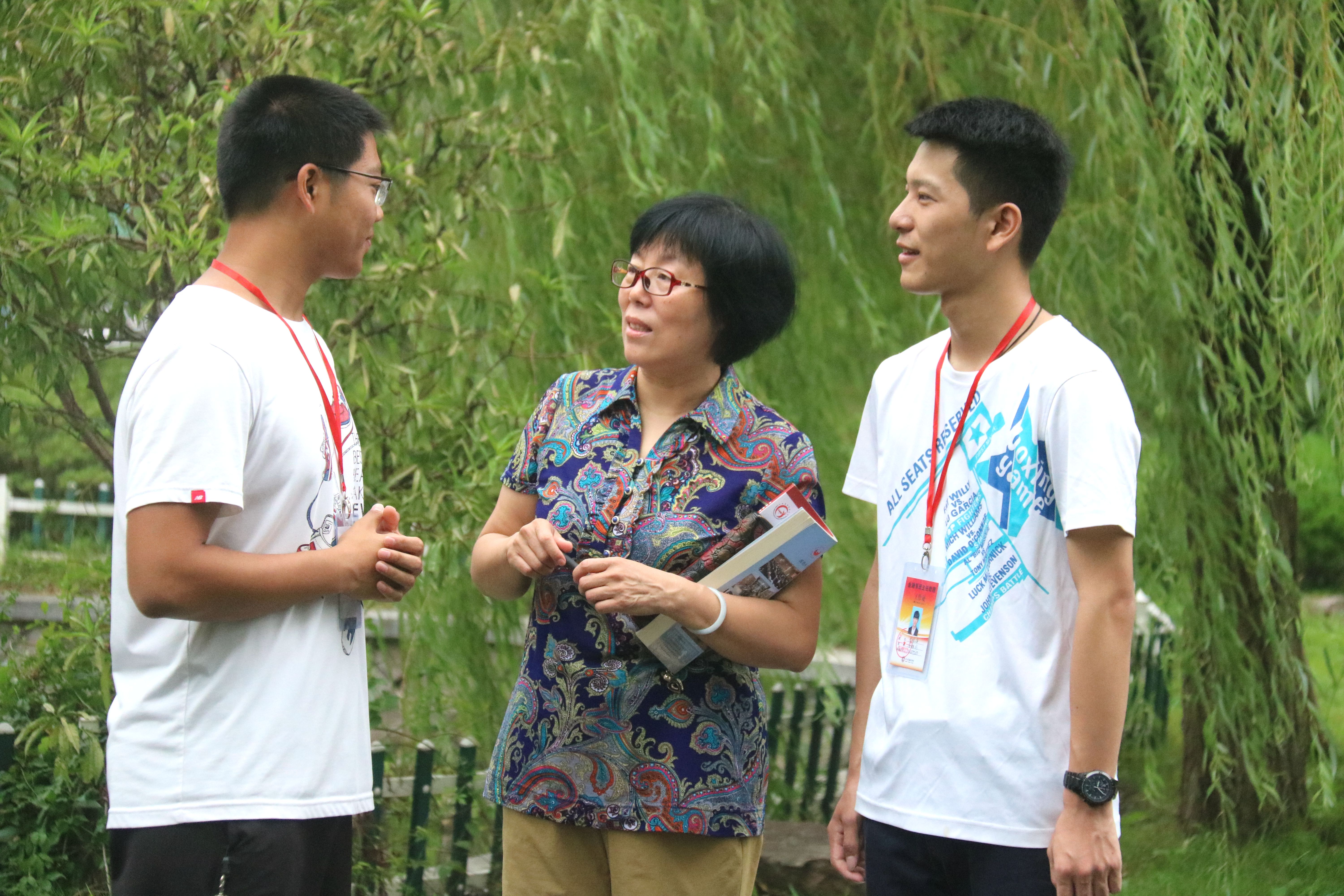 5.指導學生干部管理班級事務(wù).JPG