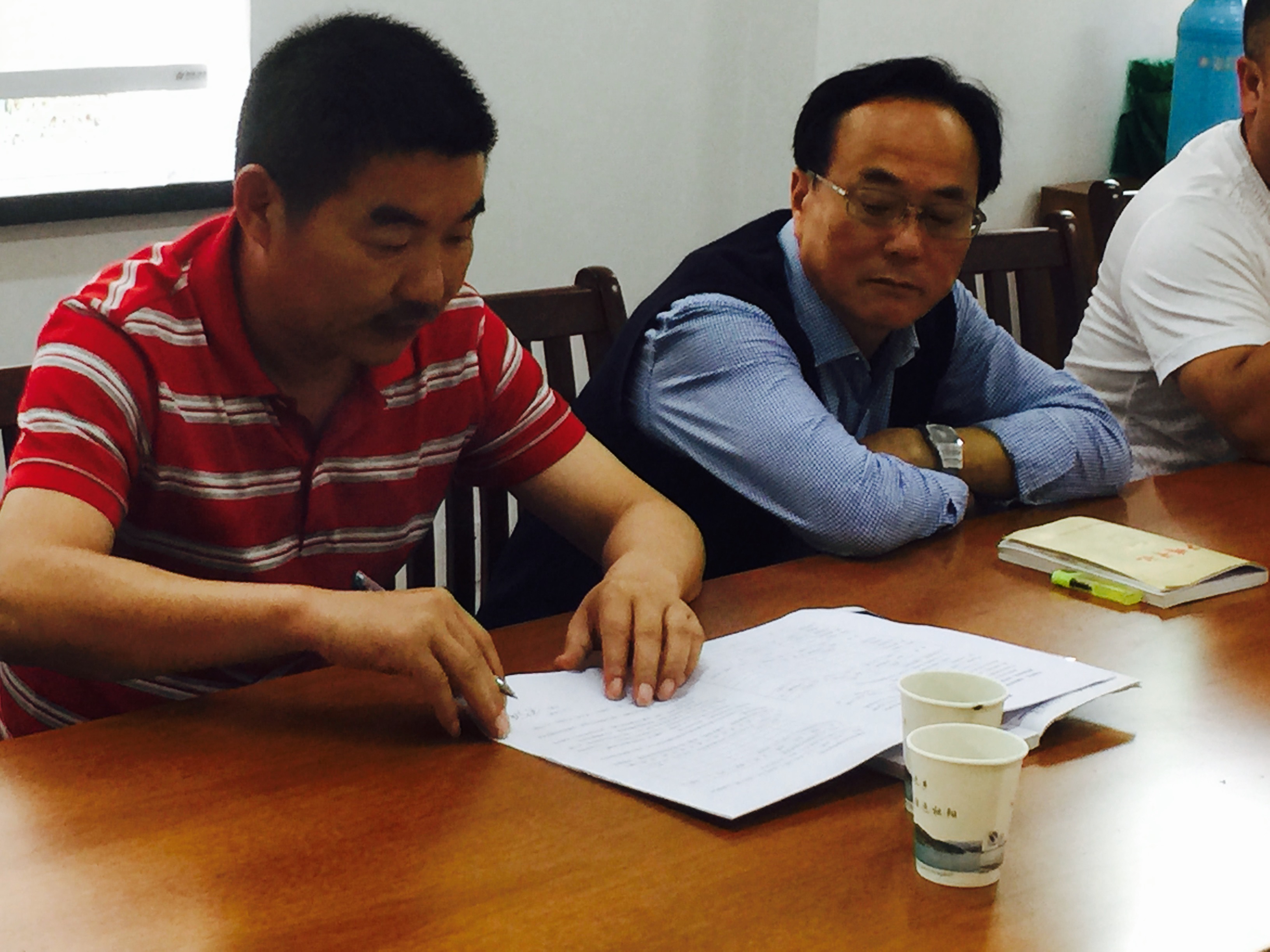 龍游縣社陽鄉(xiāng)紅光村黨支部書記宋有根---簽訂補償協(xié)議.jpg