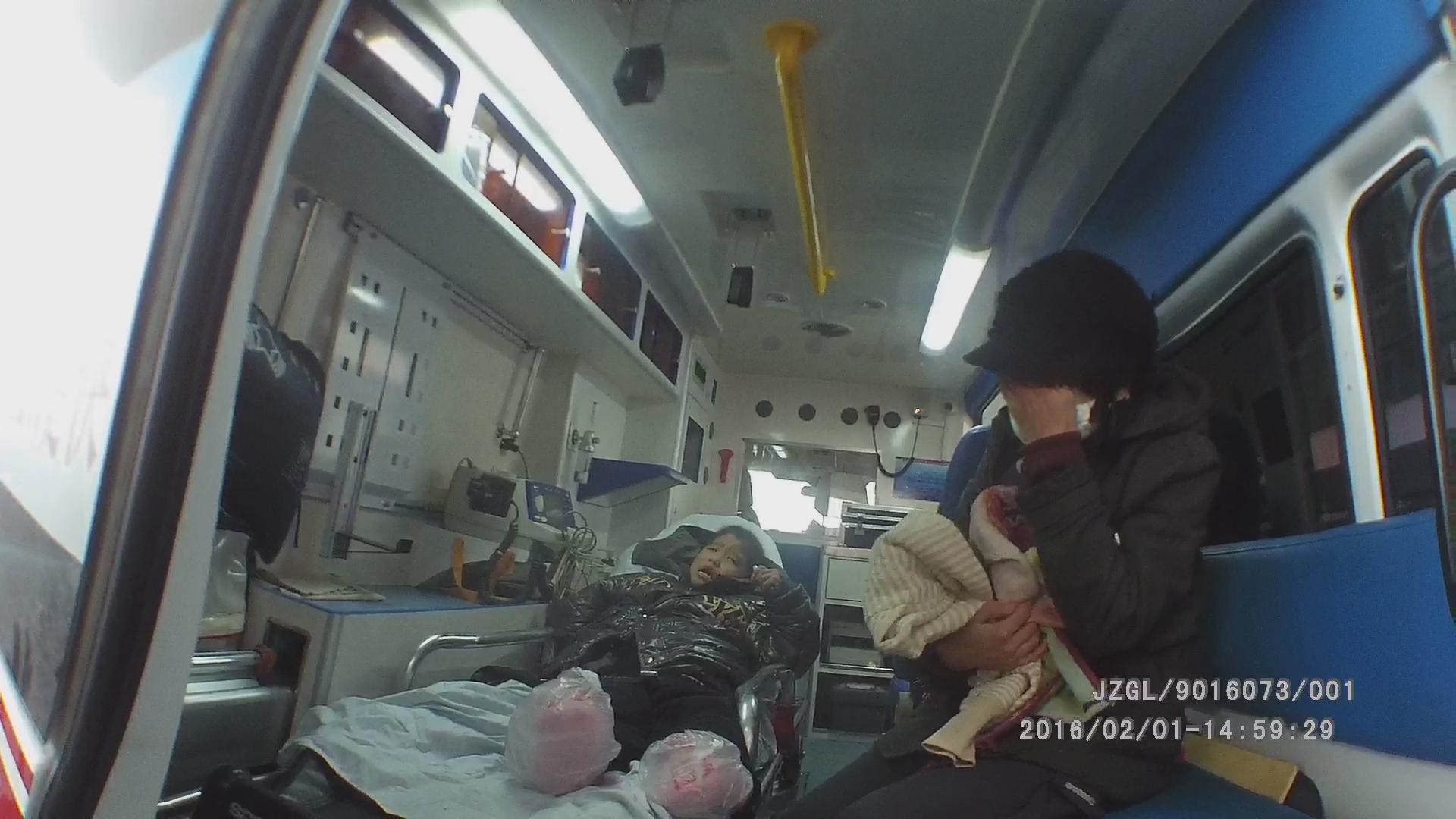 救護車上哭泣.jpg