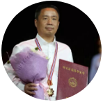 全國(guó)優(yōu)秀共產(chǎn)黨員萬(wàn)少華讀“新語(yǔ)”  敬業(yè)樂(lè)業(yè)為美德