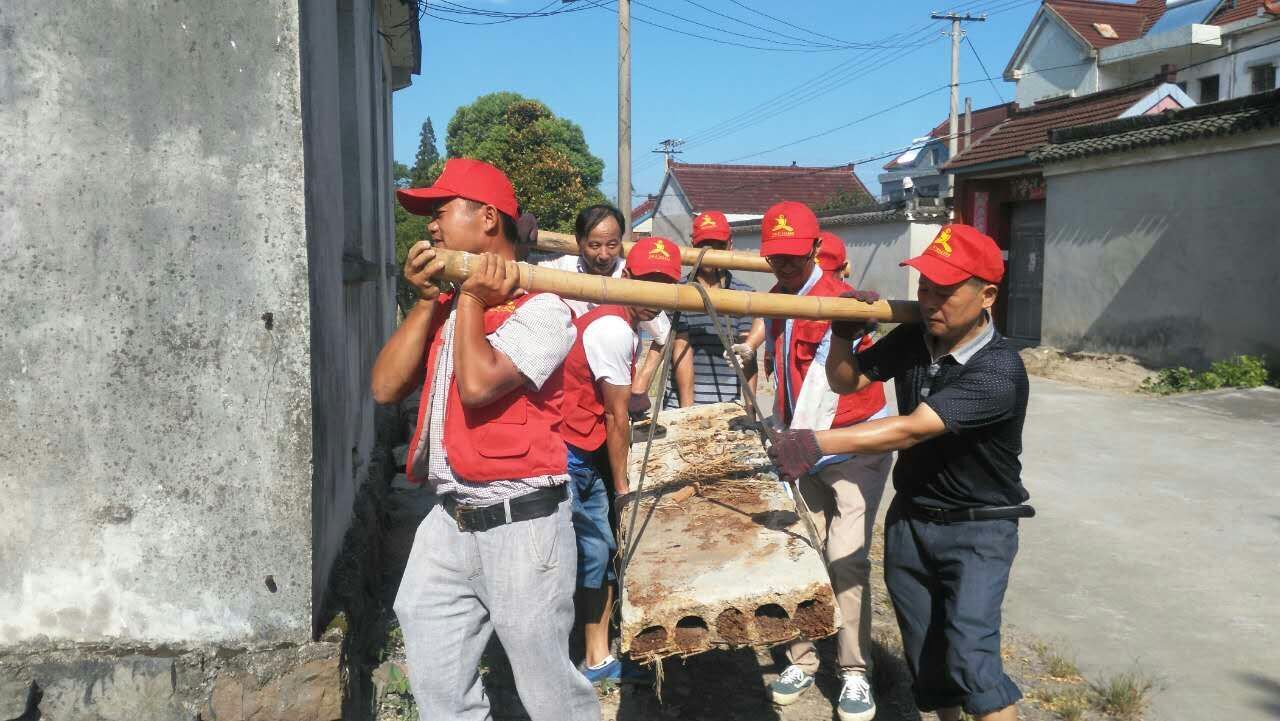 ”美麗“黨員志愿者開展清潔家園志愿服務(wù)活動(dòng)2.jpg