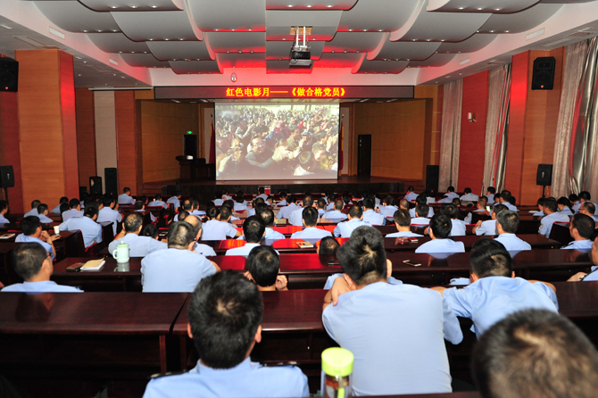 龍游縣公安局單位內(nèi)網(wǎng)開(kāi)設(shè)“兩學(xué)一做”專(zhuān)欄 (1).jpg