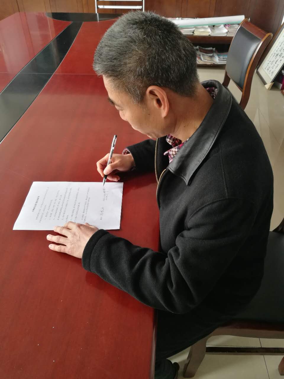黨員簽訂《護選承諾書》2.JPG