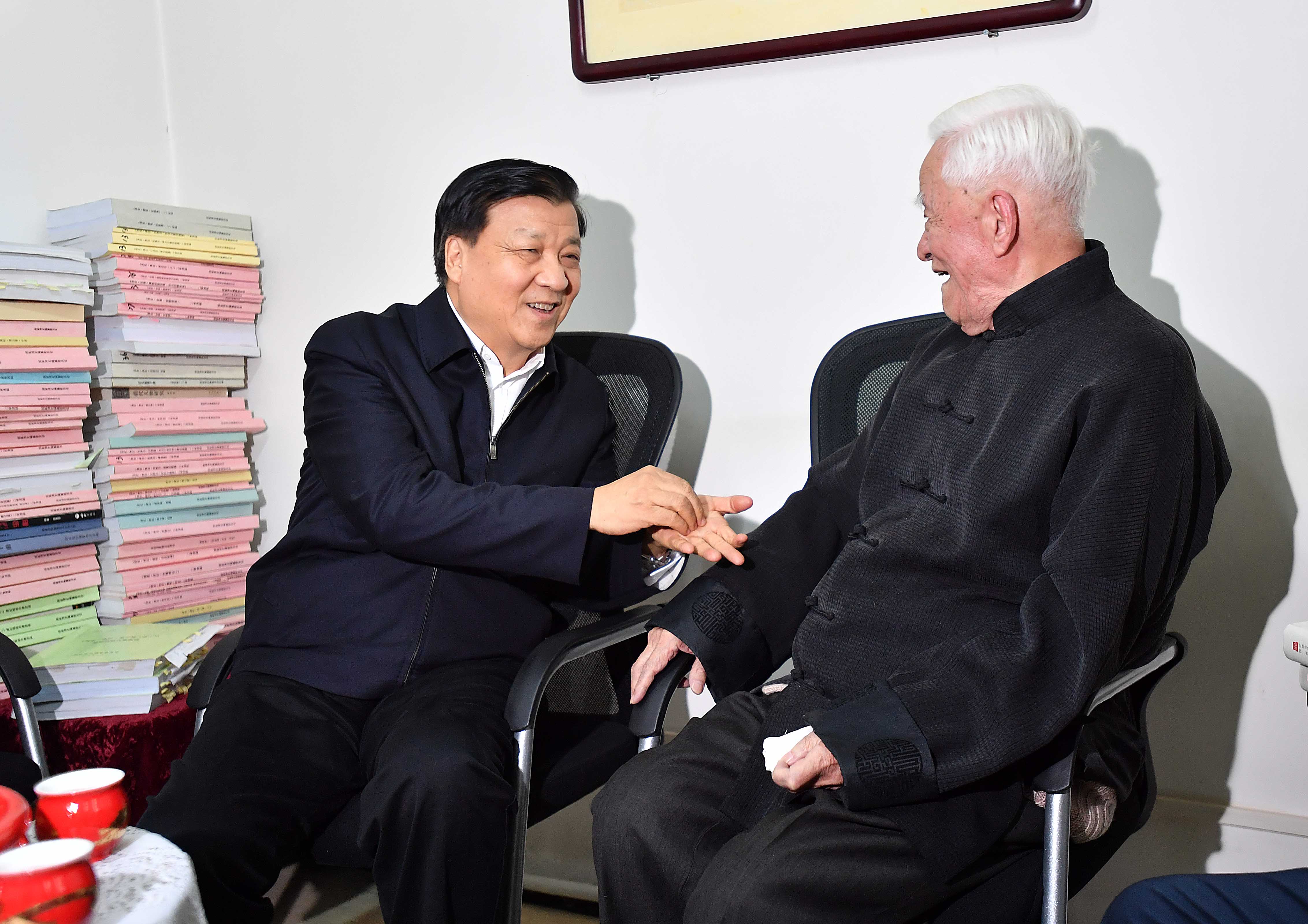 CshKGFh-BNWAVKYoAAuLp-outyQ125.jpg CshKGFh-BNWAVKYoAAuLp-outyQ125.jpg