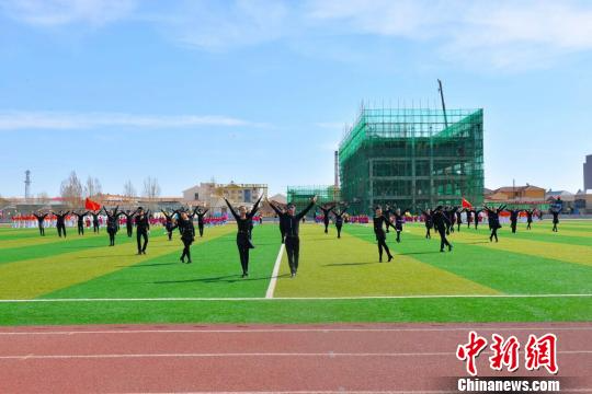 圖為中蒙兩國民眾舉行健身活動。　藺俊 攝